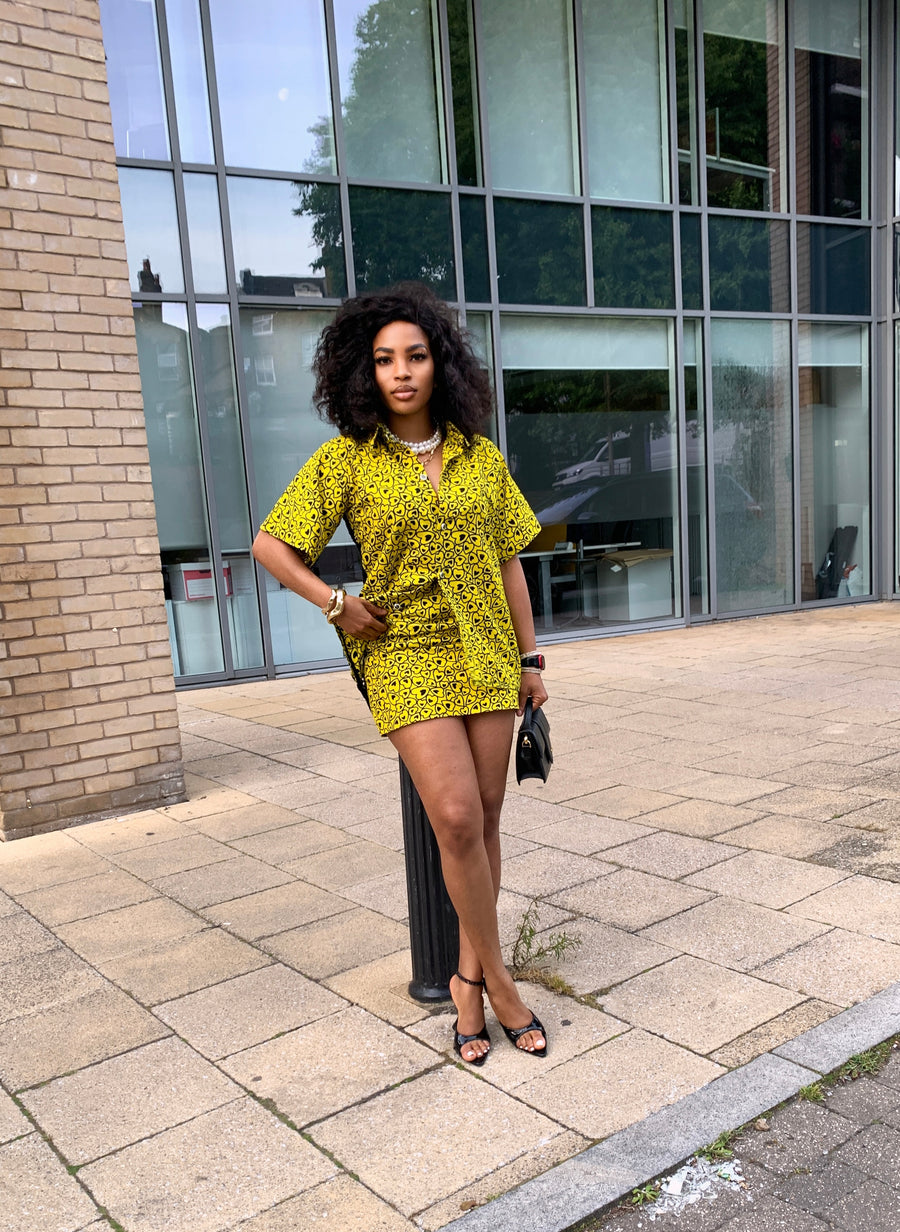 Collette Ankara Button-Up Shirt pẹlu lesi Apejuwe | Awọn ohun ọṣọ Amazin