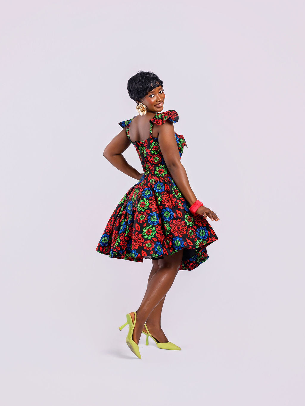 A side view showing the dramatic movement of hip pleating